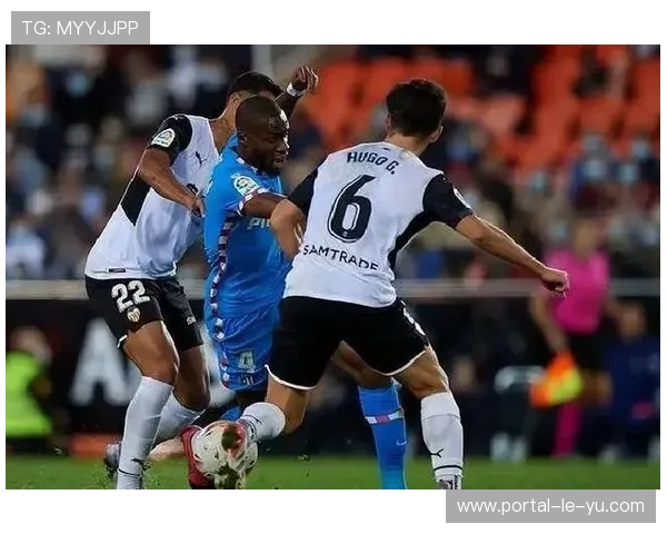 瓦伦西亚补时阶段倒钩绝杀莱万特,赢得保级关键战 瓦伦西亚补时阶段倒钩绝杀莱万特,赢得保级关键战